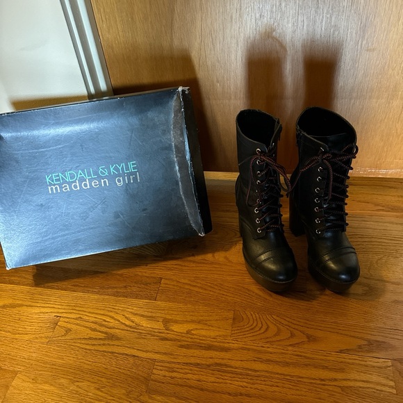 Black platform boots by Kendall & Kylie Jenner - Picture 1 of 5